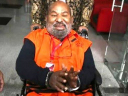 KPK Buru Warga Singapura yang Bantu Lukas Enembe Cuci Uang