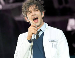 Diusir karena Ciuman Sesama Jenis, Vokalis 1975 Terus Ejek Malaysia