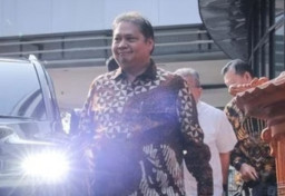 12 Jam Diperiksa Kejagung, Airlangga Tak Banyak Komentar