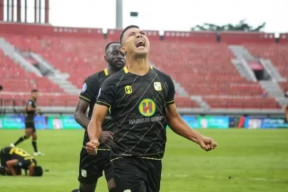 Dibantai Barito Putra, Arema Malang di Dasar Klasemen