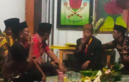 Ada Tradisi Kupat Luar, Mandi, Potong Rambut dan Kuku di Puncak Suroan dan HUT RI ke-78