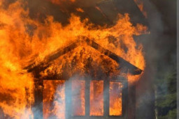 Rumah di Seberang Pemkot Jakarta Pusat, Dilalap Si Jago Merah