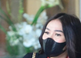 Pramugari Selvi Purnama Sari DidugaAntar Duit Puluhan Miliar Naik Pesawat atas Perint