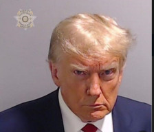 Wajah Donald Trump Laris Manis