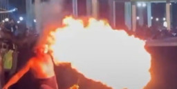 Tak Cuma Jenggot, Wajah Limbad juga Terbakar