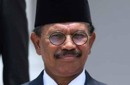 Plesiran ke Swiss dan AS, Johnny Plate Pakai Uang Bakti Kominfo