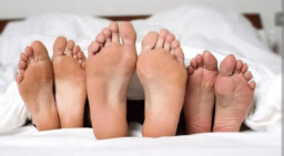 Untuk Bayar Taksi Online, Wanita Seksi Ini Tawarkan Seks Threesome dengan Sang Pengemudi