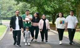 Netizen Penasaran, Ginana Suasana Grup WA Keluarga Jokowi