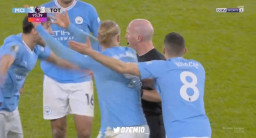 City vs Arsenal, Dibumbui Keputusan Kontroversial Wasit