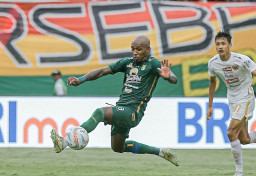 Persija Sukses Imbangi Persebaya di GBT