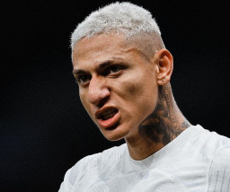 Spurs Bantai Newcastle 4-1