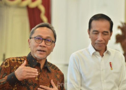 Zulhas Sebut Jokowi Gabung PAN Senin,  Hasto Malah Merasa PDIP Dibantu