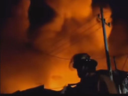 Kebakaran Pabrik Tiner Kalianak Surabaya, 8 Orang Terluka termasuk Petugas PMK