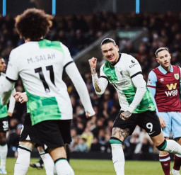 Liverpool ke Puncak Klasemen