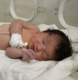 Bayi Baru Dilahirkan Ditemukan Selamat usai Tertimbun Reruntuhan selama 10 Jam