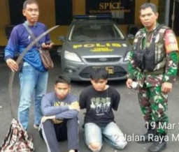 Hendak Tawuran sambil Bawa Celurit Panjang, 3 Remaja Diamankan TNI dan Warga