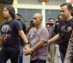 Toriman Bacok Pria yang Tiduri Istrinya saat Dia masih Kerja di Malaysia