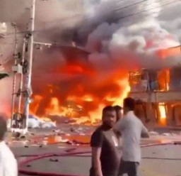 Ribuan Toko Pakaian Ludes Dilalap Api