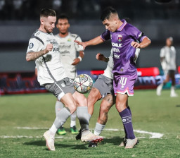 Persita Bantai Persib 4-0