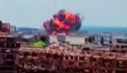 Saat Pertunjukan, Jet Tempur Meledak Menjadi Bola Api