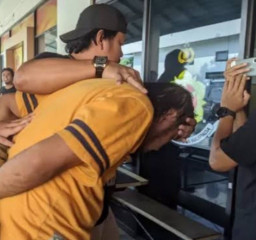 Ibu yang Meninggal sambil Memeluk Bayinya, Dibunuh Suaminya yang Cemburu Buta