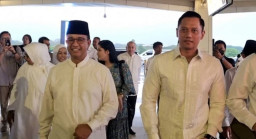 Anies Berangkat Haji, AHY Antar Sampai Bandara
