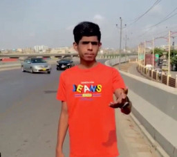 TikTokan di Jalan Tol, Dua Remaja Ditabrak Mobil