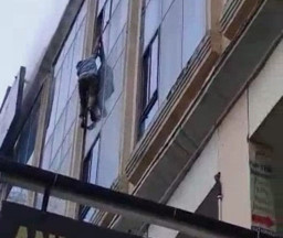 Galaxy Mall Kebakaran, Pengunjung Bergelantungan Menyelamatkan Diri