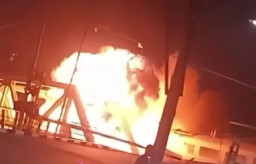 Sopir dan Kernet Berhasil Menyelamatkan Diri sebelum Truk Ditabrak Kereta