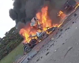 Honda CRV Tabrak Truk Trailer hingga Terbakar,  Pengemudinya Tewas Hangus