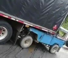 Mobil Tabrak Truk dari Belakang, 4 Orang Tewas