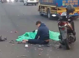 Hindari Lubang, Ibu Guru Tewas Dilindas Truk