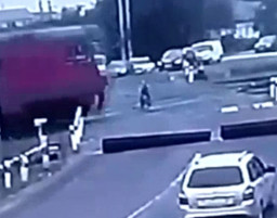 Bersepeda dengan Ayah, Bocah 6 Tahun Tewas Ditabrak KA