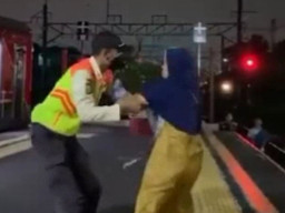 Gelap Mata, Wanita Ini Niat Buang Bayinya ke Rel KA