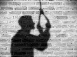 Pemuda Ini Ditemukan Meninggal Tergantung 5 Meter di Atas Pohon