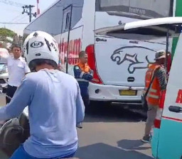 Rem Blong, Bus PO Tentrem Tabrak Motor di Depannya dan 1 Tewas