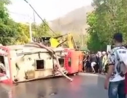 Truk Damkar Terguling di Bima, 2 Petugas Meninggal Dunia