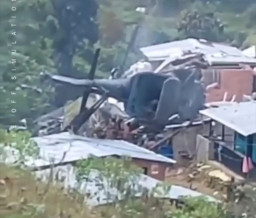 Helikopter Jatuh di Pedesaan, Tabrak Rumah Warga