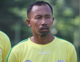 Kalah 3 Kali Beruntun, Persebaya Minta Uston Nawawi Melatih lagi
