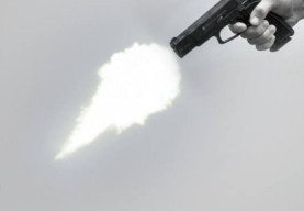 Mainan Pistol, Pria Ini Tertembak Sendiri