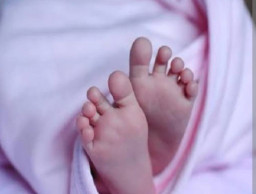 Asyik Ngopi, Warga Temukan Mayat Bayi Lelaki Mengambang di Kali