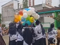 Peringatan Hari Guru di Bekasi, Balon Gas Meledak
