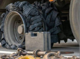 Kena Ledakan Ban, Karyawan Shift Malam Meninggal