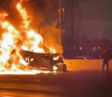 Sopir Kehilangan Kendali, Toyota Menabrak lalu Terbakar