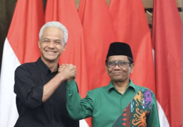 Ganjar Desak Mahfud MD Mundur dari Menteri