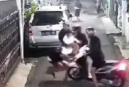 Lari ke Pemukiman, Remaja Ini Dikeroyok Geng Motor