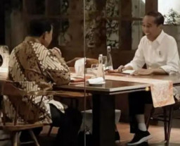 Jokowi Dituding Sengaja Pamerkan Momen Makan Bareng Prabowo