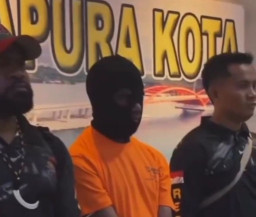 Mabuk, Pria Ini Bakar Puluhan Kios, Mobil hingga Hotel