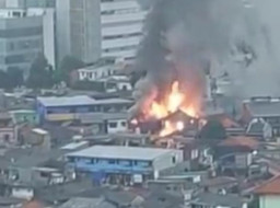 Kebakaran Hebat, Dua Orang Selamat karena Nekad Melompat