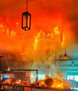 Soto Ayam Cak Har Gosong Dimakan Api